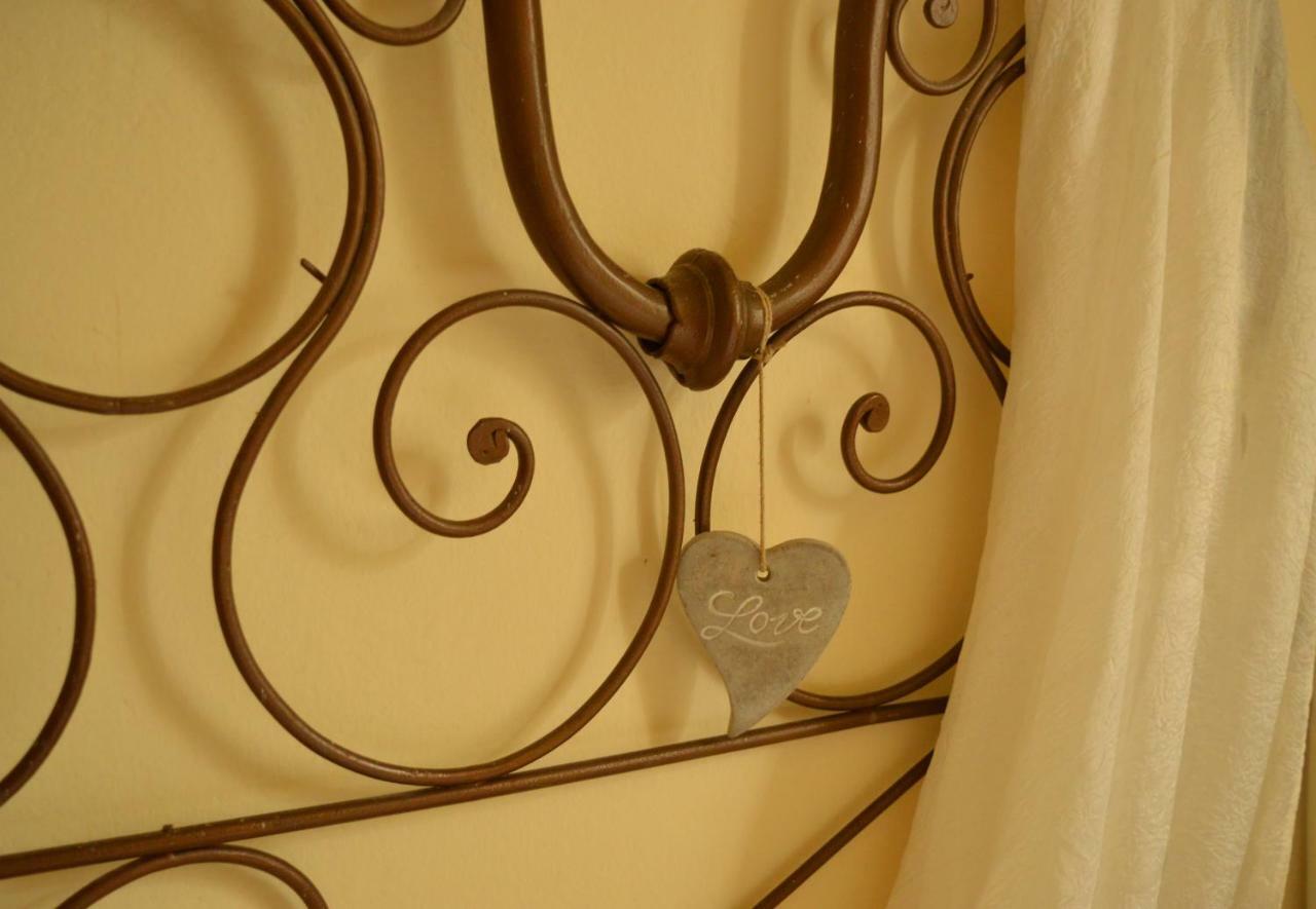 مبيت وإفطار Castelnuovo Belbo Bed & Tours Dimora Di Campagna المظهر الخارجي الصورة