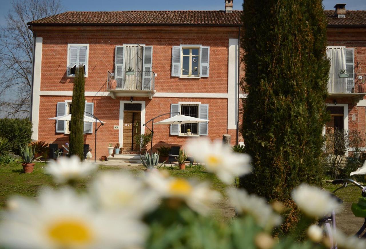 مبيت وإفطار Castelnuovo Belbo Bed & Tours Dimora Di Campagna المظهر الخارجي الصورة